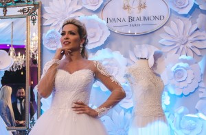 AdrianaBombom-DaniVieira-SheslaineHayalla-desfilam-de-IvanaBeaumond-no-inesquecivel-casamento-icweek-2017 (42)